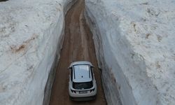 Kar duvarları arasında kalan enerji santrali yolu şaşırttı