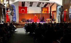 Karacasu'da 'İyi Delirdik' Tiyatro Oyunu Seyircilerle Buluştu