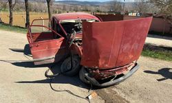 Kastamonu'da iki araç birbirine girdi: 3 yaralı