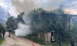 Kastamonu'da metruk binada yangın, itfaiye söndürdü