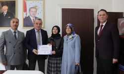 Kaymakam Öztürk, bölge birincisi öğrenciyi ağırladı