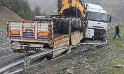 Kaza yapan tır yola çıktı: Yeni bir kaza daha yaşandı