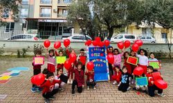 Kırmızı Giyerek Otizme Farkındalık Yaratıldı