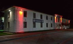 Kırmızı Işıklar Eşit Yaşam İçin Yakıldı