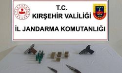 Kırşehir'de ruhsatsız silahlarla ilgili operasyon: 2 tabanca ve 167 mermi ele geçirildi
