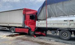 Kocaeli TEM Otoyolu'nda 6 tırın karıştığı kaza: Ankara yönü kapandı