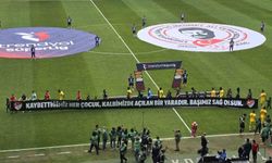 Kocaeli'de çocuklar için yas tutuldu, tribünler sessiz kaldı