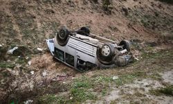 Kontrolden Çıkan Hafif Ticari Araç Devrildi: 4 Kişi Yaralandı