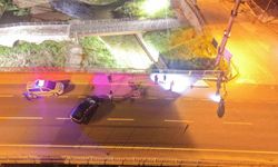 Köprü korkuluklarına çarpan araçta 3 kişi yaralandı