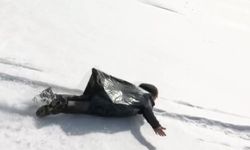 Kösedağı'nda çöp poşetiyle kayarak eğlendiler