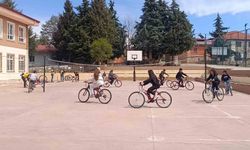 Köy okullarında bisiklet sevinci yaşanıyor