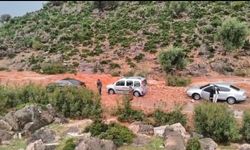 Kozan'da sağanak ve dolu felaketi: Yollar kapandı, araçlar suya gömüldü