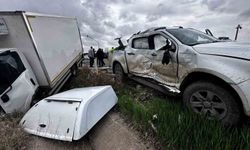 Kulu'da pikap ve kamyonet çarpıştı: 2 yaralı