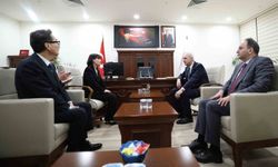 Kurtulmuş, Koreli Milletvekili Jun'u Hastanede Ziyaret Etti