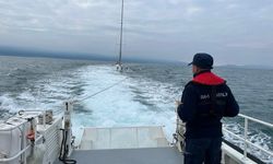 Kuşadası açıklarında motor arızası yapan tekne kurtarıldı