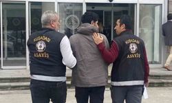 Kuşadası'nda aranan 2 kişi polis tarafından yakalandı