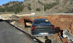 Lüks Araç Kontrolden Çıktı, Yol Kenarına Savruldu: 1 Yaralı