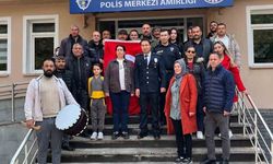 Mahalle halkından polislere özel kutlama