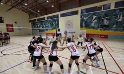 Manisa'da Yıldız Kızlar Voleybol İl Şampiyonluğu Değerli Zamanlar Spor Kulübü'ne Gitti