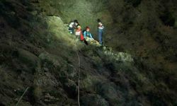 Mantar toplarken uçurumdan düşen kişi, uzun süren çalışmalarla kurtarıldı