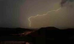 Mardin'de gök gürültüsü ve şimşek dansı
