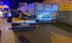 Mardin'de park halindeki tıra çarpan araçta 5 kişi yaralandı