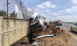 Mardin'de yakıt tankerinin kontrolden çıkması sonucu sürücü yaralandı