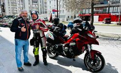 Motosikletle binlerce kilometre kat edip umre ibadeti yaptılar