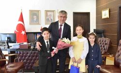 MSKÜ'de Rektörlük koltuğu çocuklara teslim edildi