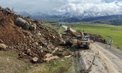 Muş'ta kara yolunda heyelan