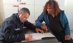 Müzisyen Göksel Kara, ATM'de bulunan 13 bin 100 lirayı zabıtaya teslim etti