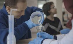 Öğrenciler ve özel bireyler sakız kokulu kolonya üretti