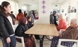 Öğrenciler yaşlılar için umut ışığı oldu