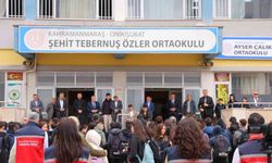 Öğrenciler yeni okulda derse başladı, veliler duygusal anlar yaşadı