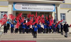 Okullarda bayraklı törenler yapıldı