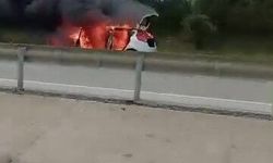 Otomobil seyir halindeyken alev aldı