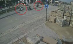 Otomobille çarpışan motosikletli, yaya geçidinde havaya fırladı