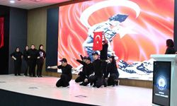 Özel öğrencilerden polislere anlam dolu gösteri