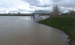 Patnos'ta sağanak yağışlar su baskınlarına yol açtı
