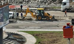 Pazar Günü Çalışmalar Hız Kesmeden Devam Ediyor: Kartal Katlı Kavşağı'nda Yoğun Mesai