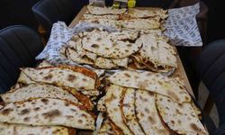 Pendik'te A Milli Takım coşkusu: 20 bin lokma ve 1000 lahmacun dağıtıldı