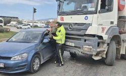 Polis, kaza sonrası sürücüyü camdan kurtardı