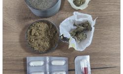 Reyhanlı'da Durdurulan Araçta Uyuşturucu ve Kurusıkı Tabanca Bulundu