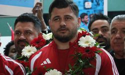 Rıza Kayaalp ve Grekoromen Güreş Takımı Türkiye'ye döndü