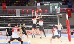Şanlıurfa'nın genç voleybol takımı şampiyonluk için sahada