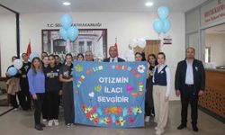 Selçuk'ta Lise Öğrencileri ve Öğretmenlerden Otizm Bilinçlendirme Etkinliği