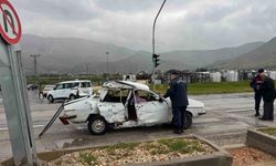 Silifke'de iki aracın çarpışması sonucu 3 kişi yaralandı