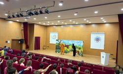 Simav'daki minik Kur'an öğrencileri tiyatro ile tanıştı