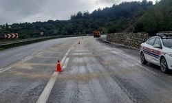 Su birikintisi için yol kaplama ve kumlama çalışmaları