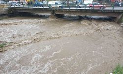 Tabakhane Deresi'nde Su Seviyesi Tehlikeli Boyutlara Ulaştı
